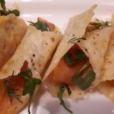 Parmezaanrolletje met gerookte zalm